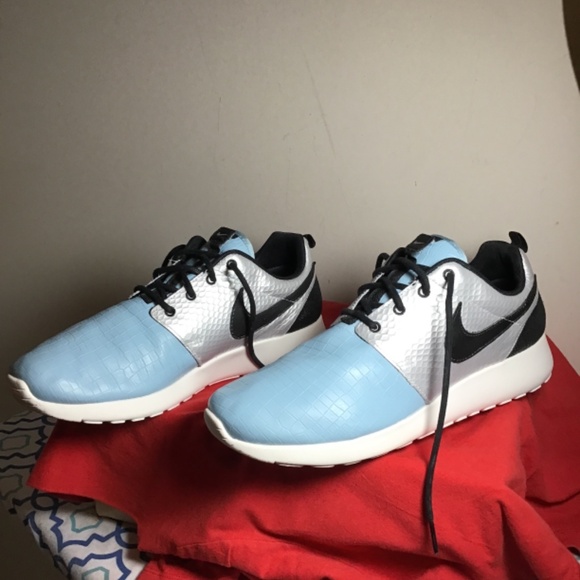 😎Nike’s women’s Roshe One LX, size 11, see pics, some scuffs/scratches - Picture 2 of 7